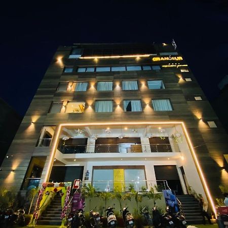 Hotel Ss Grandeur Lakhnaú Exteriér fotografie