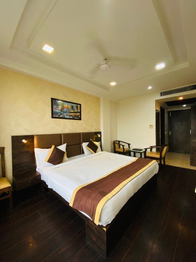Hotel Ss Grandeur Lakhnaú Exteriér fotografie